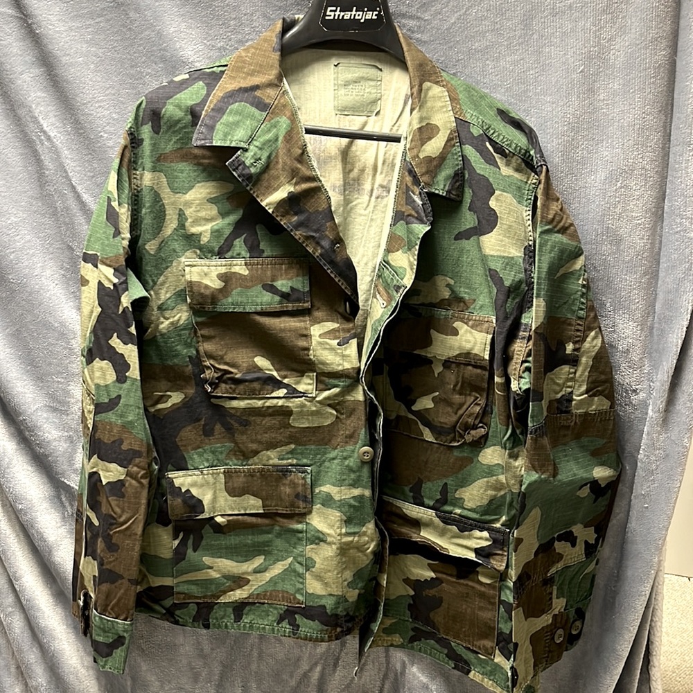 Authentic US Army Jacket / shirt mens size Large